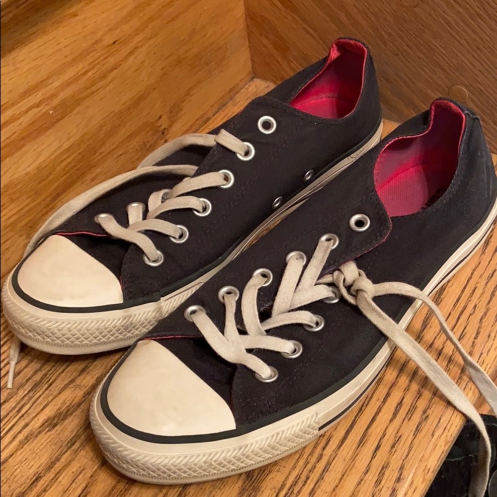Black Low Top Converse with Hot Pink Accents